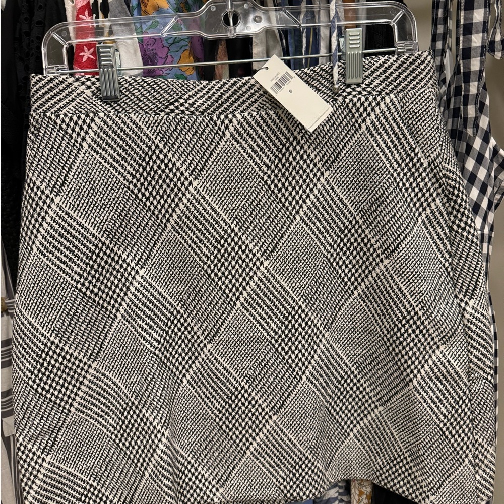 Banana Republic plaid skirt. Never been worn.